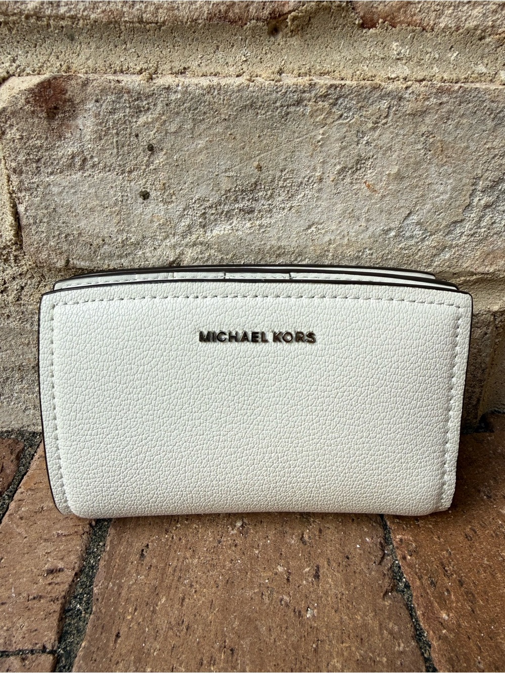 Michael Kors White Pebbled Leather Bifold Wallet with Gold Logo